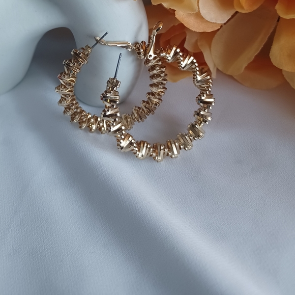 Chunky Spiral Hoops - Picture 3 of 17
